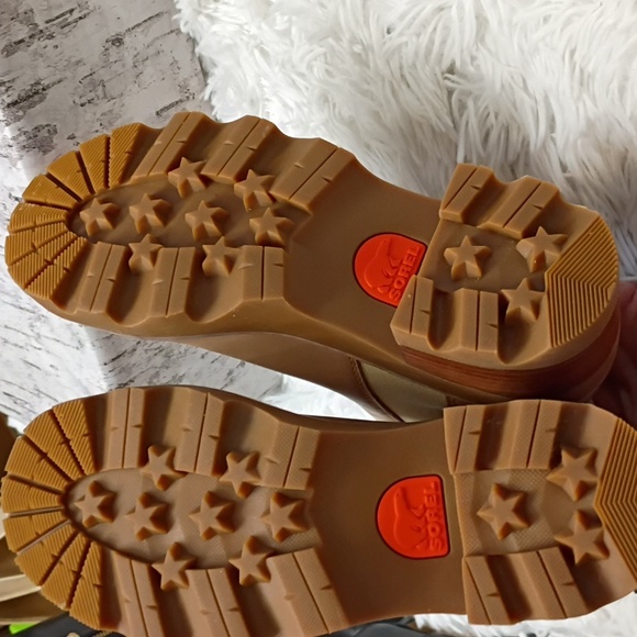 Sorel Women\'s Beige Ankle Booties Sz 6 Waterproof